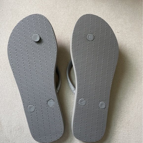 Cupshe Flip Flops - Picture 2 of 2